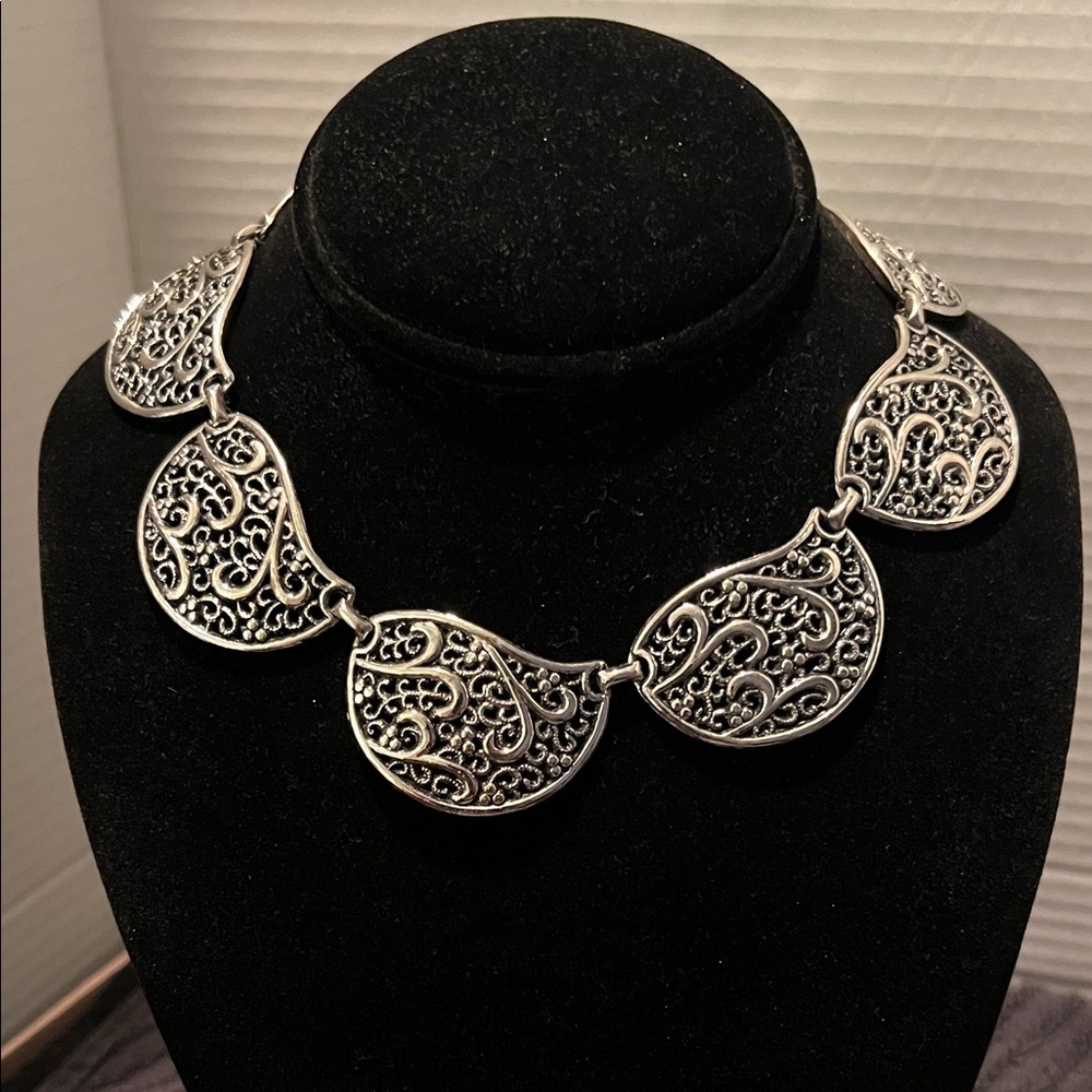 Elegant Vintage Silver Filigree Necklace